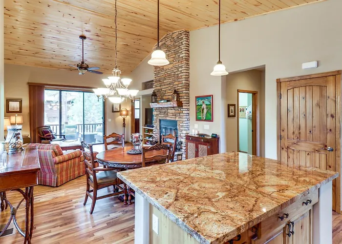 Holiday home 4 Miles To Lake: Retreat W/ 2 Decks!