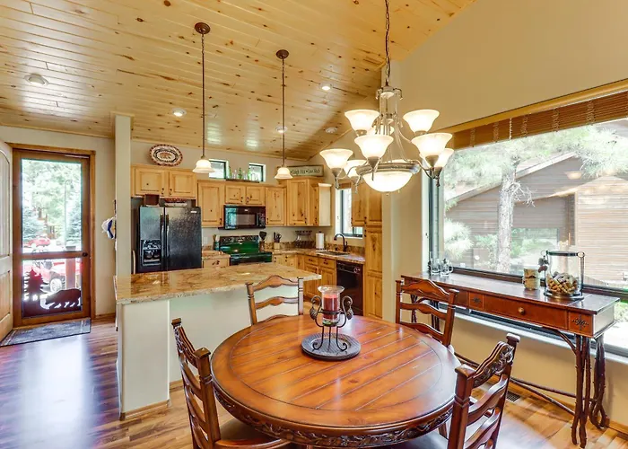 Holiday home 4 Miles To Lake: Retreat W/ 2 Decks! Show Low