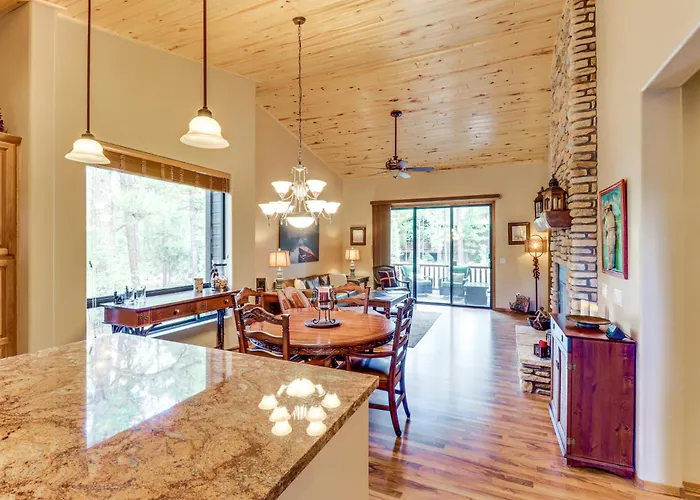 4 Miles To Lake: Retreat W/ 2 Decks! *