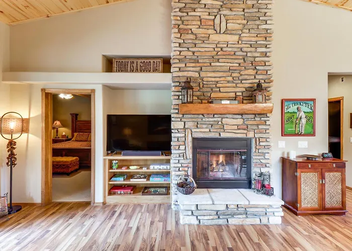 4 Miles To Lake: Retreat W/ 2 Decks! Holiday home
