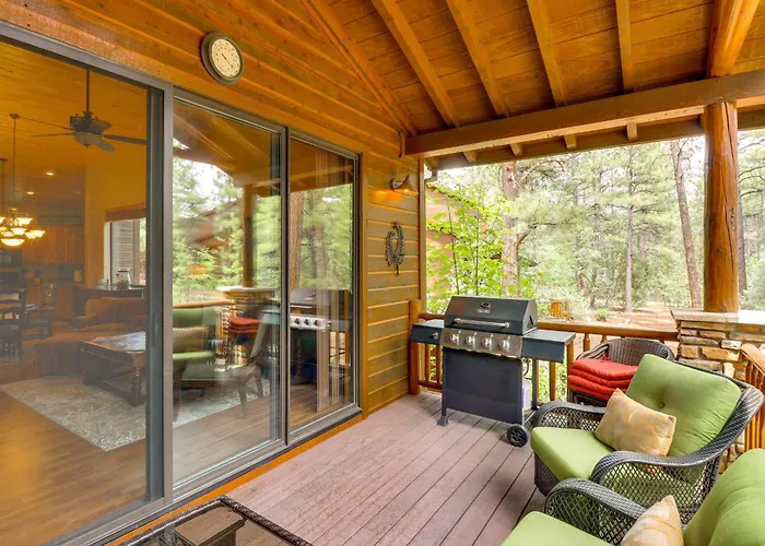 4 Miles To Lake: Retreat W/ 2 Decks! Holiday home Show Low