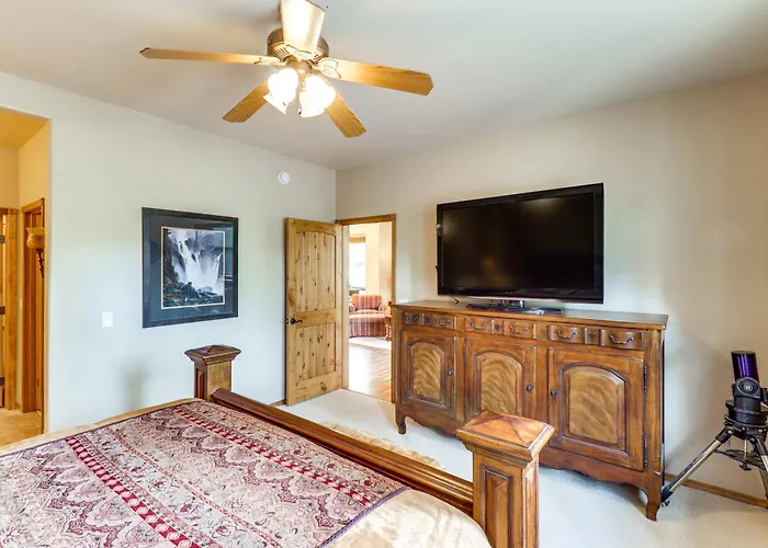 4 Miles To Lake: Retreat W/ 2 Decks! Holiday home *