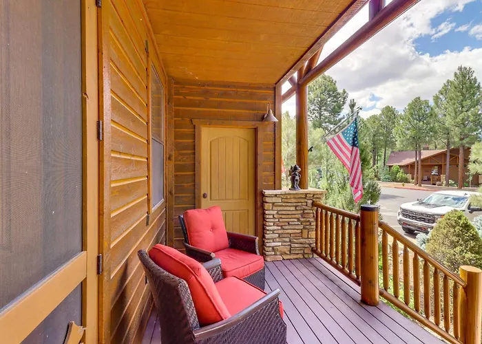 4 Miles To Lake: Retreat W/ 2 Decks!