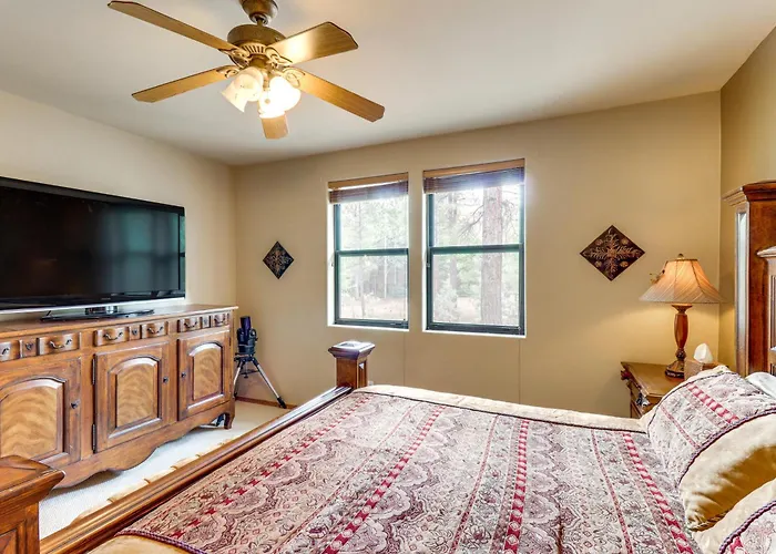4 Miles To Lake: Retreat W/ 2 Decks! Holiday home