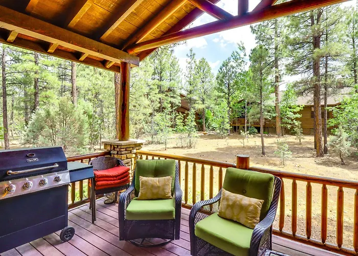 4 Miles To Lake: Retreat W/ 2 Decks!